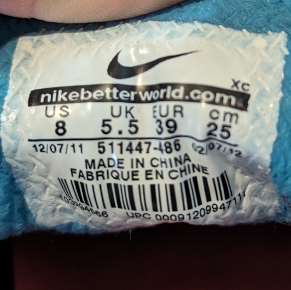 Nike Soccer Cleats - Picture 4 of 5